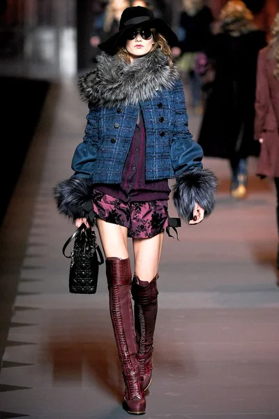 Look 10